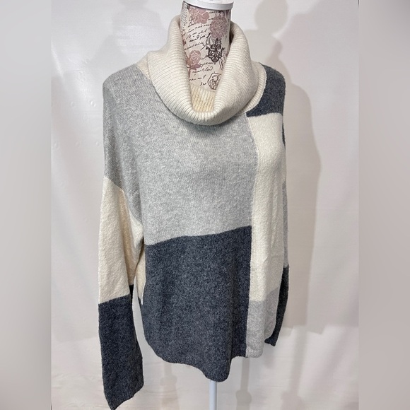 C&C CALIFORNIA Cream and gray color block cowl neck sweater size XL. - Picture 8 of 10